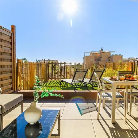 Select' - Avec Douche Exterieure Et Piscine - 180sud-e02